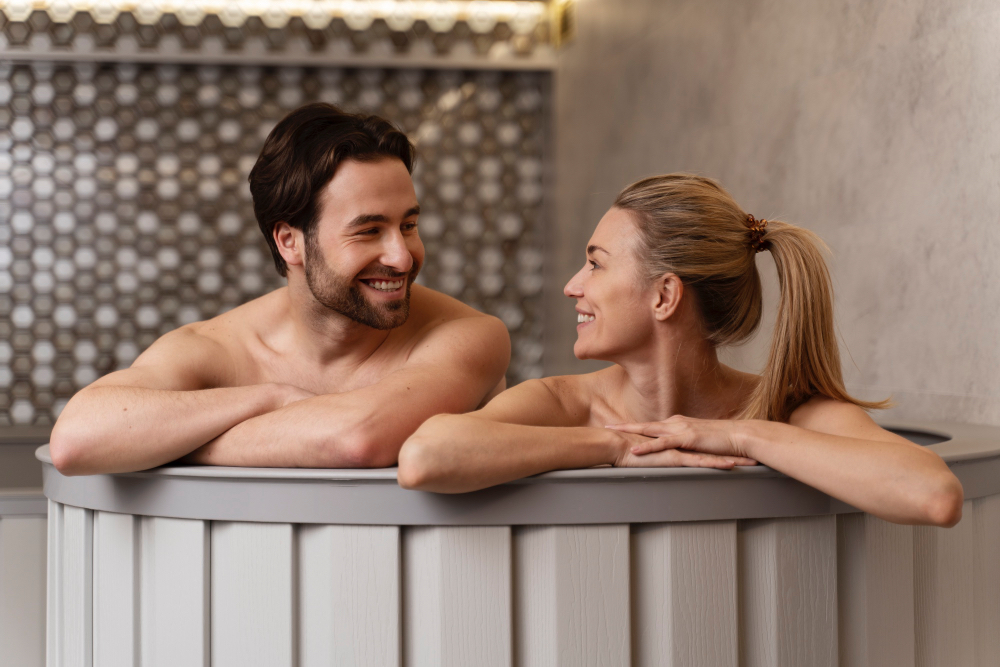 Mann og dame bader i badestamp