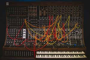 Synthesizer i moderne musikkproduksjon