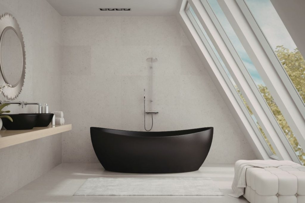 Frittstående badekar med enkel design